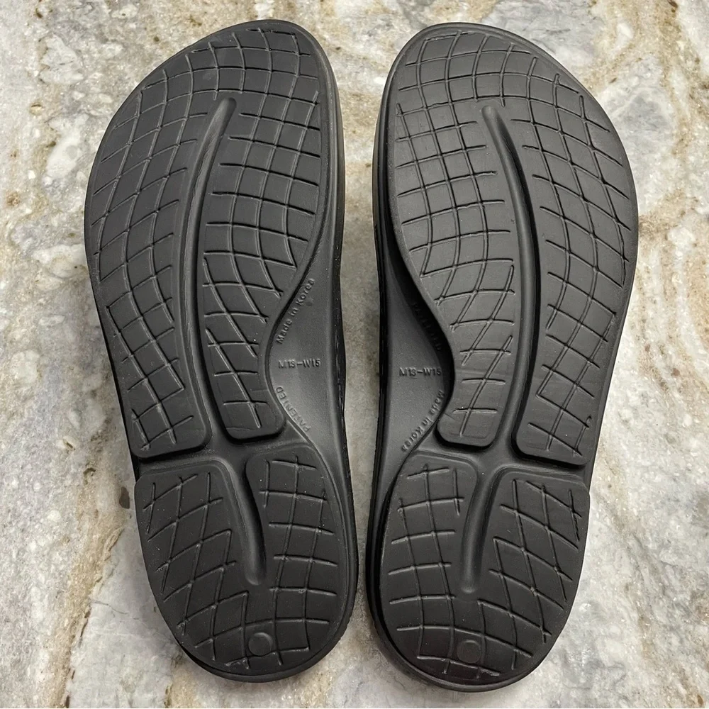 OOFOS OOahh Open Toe Slide Lightweight Recovery Footwear Sandal Black M13  W15
